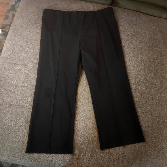 EUC ATHLETA MERCURIAL CROP FLARE PANTS black - Picture 4 of 9